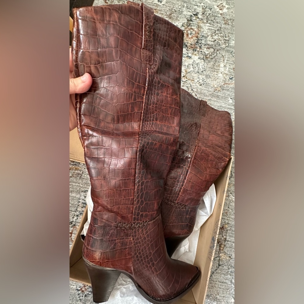 Free People Stevie Brown Croc Embossed Knee High Boots NWT Size 7.5 EU37.5 RARE - Picture 13 of 14
